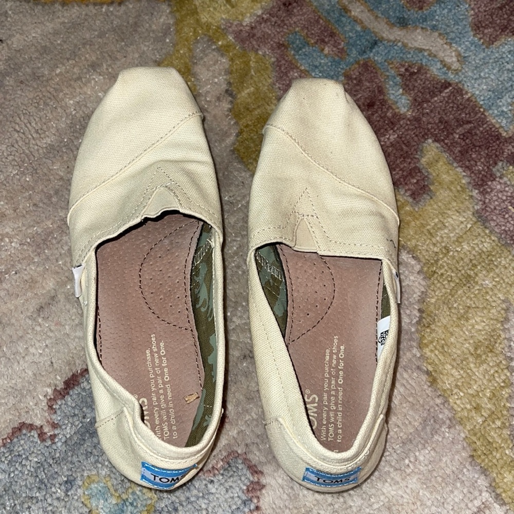 Toms Alpargata canvas slides in cream. Good condition.